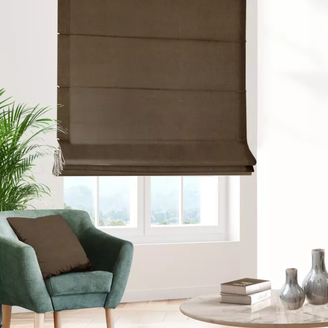 Roleta rzymska ADESSA ciemnobrązowa z miękkiej tkaniny o welurowej strukturze