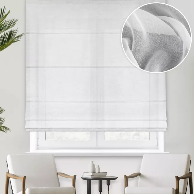 Roleta rzymska biała z delikatnej cienkiej matowej etaminy wykończonej obciążnikiem