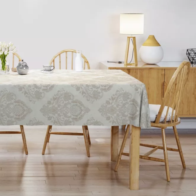 Obrus szyty jasnobeżowo beżowy tkanina w ornamentowy wzór, z dodatkiem połyskującej nici