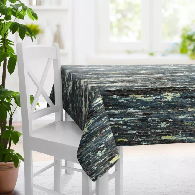 Obrus szyty granatowo czarny miękka, welwetowa, z przecieranym wzorem i błyszczącym złocistym nadrukiem