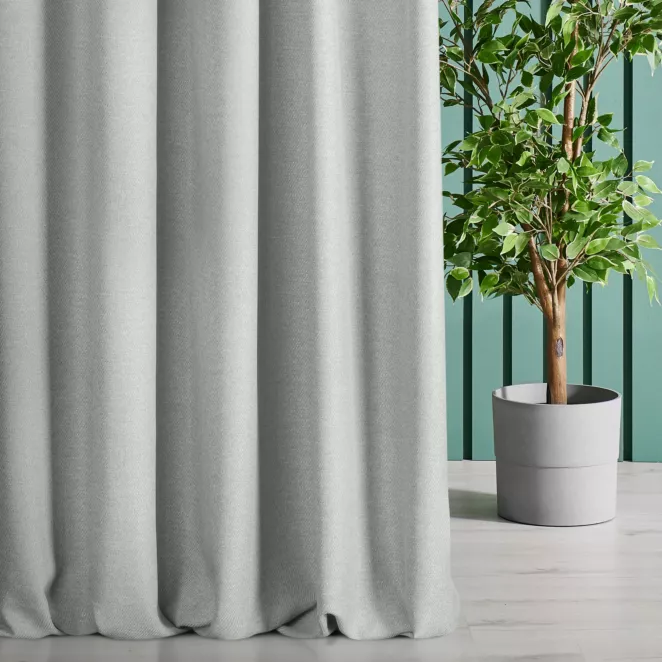 Zasłona szyta na taśmie 5 cm INAYA srebrna z miękkiej tkaniny o naturalnym splocie w stylu ekologicznym