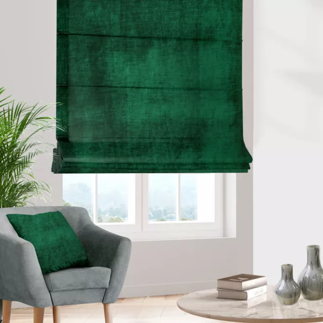 Roleta rzymska SAFARI 1 ciemnozielona z miękkiej welwetowej tkaniny z połyskiem i poziomym prążkiem