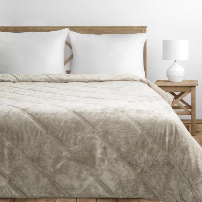 Narzuta welwetowa beżowa 220x240 cm zdobiona pikowaniem hot press w romby