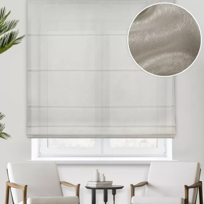 Roleta rzymska beżowa z gładkiej perłowej etaminy o naturalnym splocie, wykończona obciążnikiem