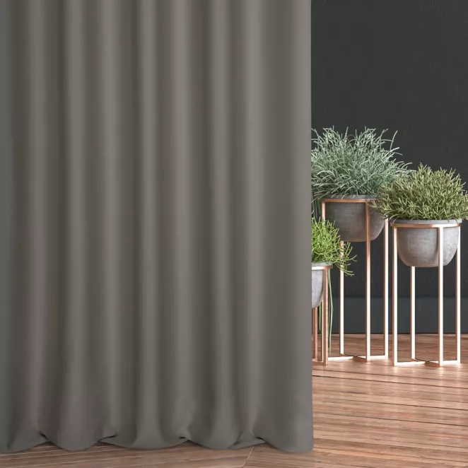 Zasłona szyta na taśmie 5 cm ciemnobrązowa z gładkiej tkaniny typu dimout