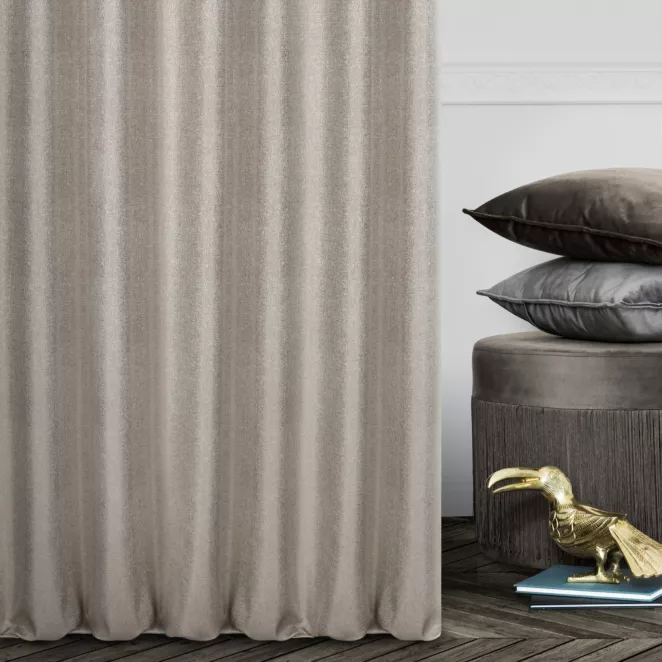 Zasłona szyta na flexach beżowa z miękkiej tkaniny z widocznym ozdobnym splotem