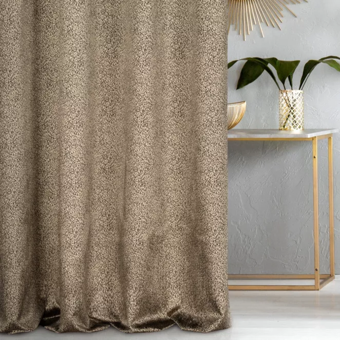 Zasłona szyta na taśmie 5 cm czarno złota z welwetowej tkaniny obiciowej w drobny wzór, w stylu glamour Italissima Eva Minge