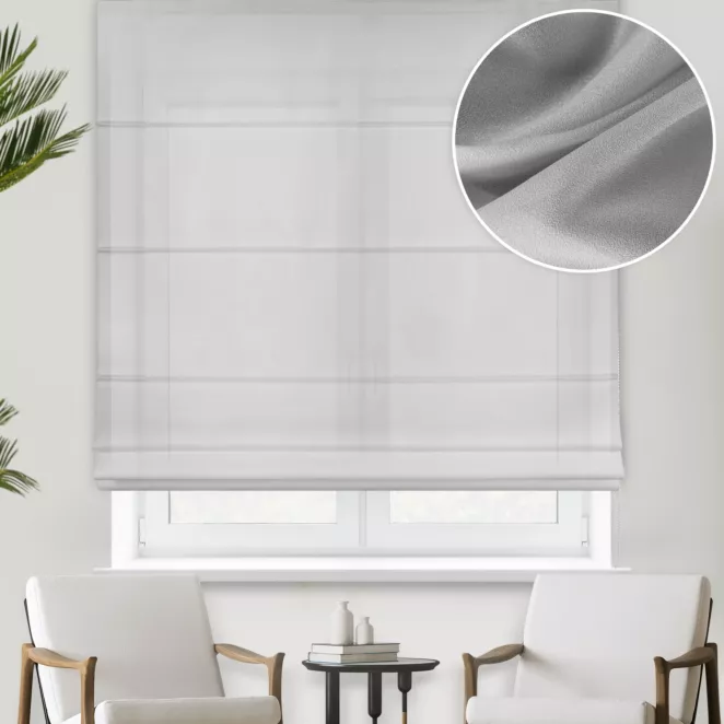 Roleta rzymska srebrna z miękkiej i połyskliwej tkaniny, wykończona obciążnikiem