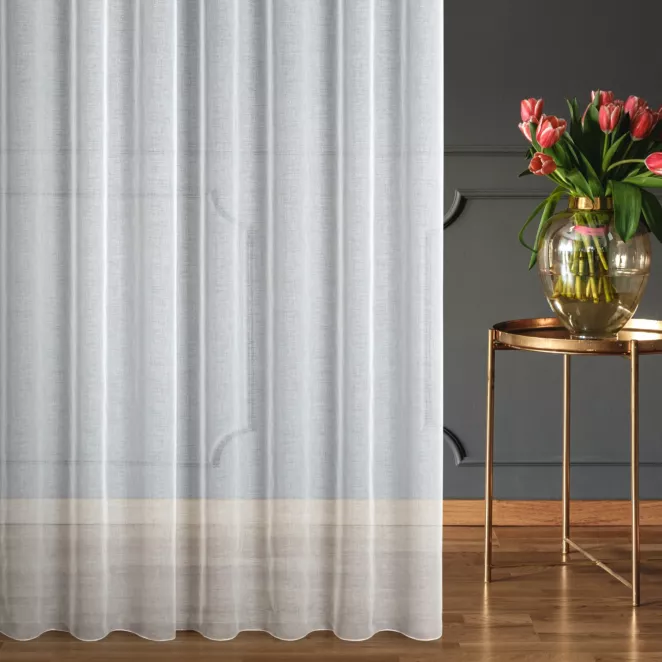 Firana szyta na taśmie fala biała z delikatnej cienkiej matowej etaminy wykończonej obciążnikiem