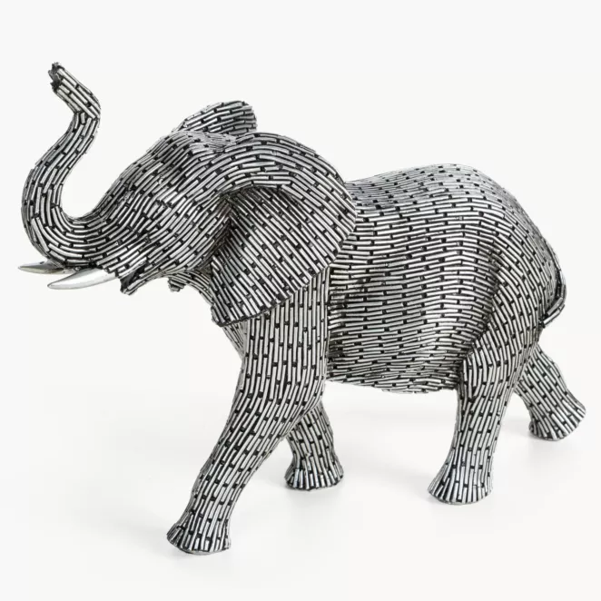 Figurka srebrna w kształcie słonia z metaliczną geometryczną strukturą 27x10x21 cm ZURI