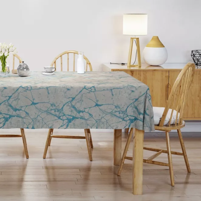 Obrus szyty turkusowy z gładkiej tkaniny żakardowej z efektem marmuru