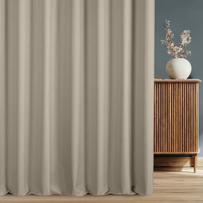 Zasłona szyta na przelotkach beżowa z tkaniny zaciemniającej blackout 100% o właściwościach termoizolacyjnych