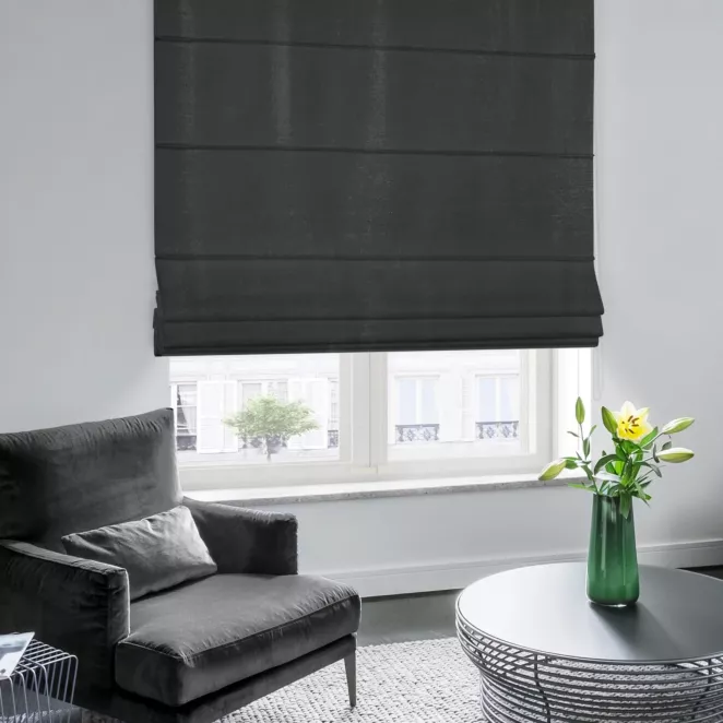 Roleta rzymska LUXOR czarna z eleganckiej lśniącej tkaniny o drobnym splocie