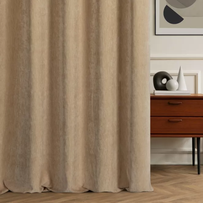 Zasłona szyta na taśmie 5 cm beżowa z miękkiej w dotyku tkaniny szenilowej