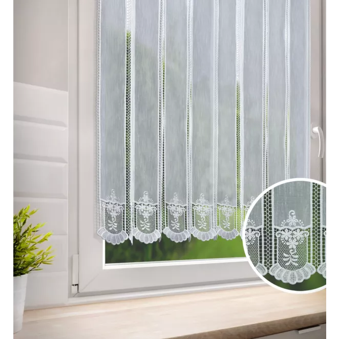 Tkanina firanowa zazdrostka z grubszej etaminy z ażurową aplikacją