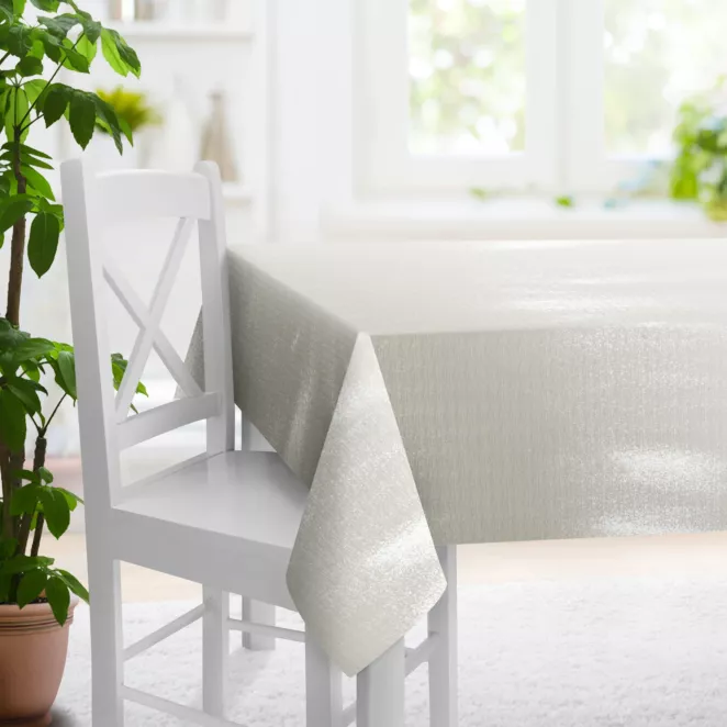 Obrus szyty JULIETT jasnobeżowy z eleganckiej połyskującej tkaniny przetykanej lureksową nicią