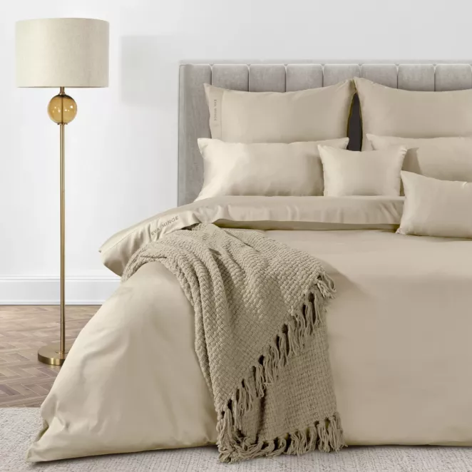 Pościel 160x200 cm z bawełny, makosatyny kolor beżowy z ozdobną kantą i haftem kolekcja MINGE ELEGANTE