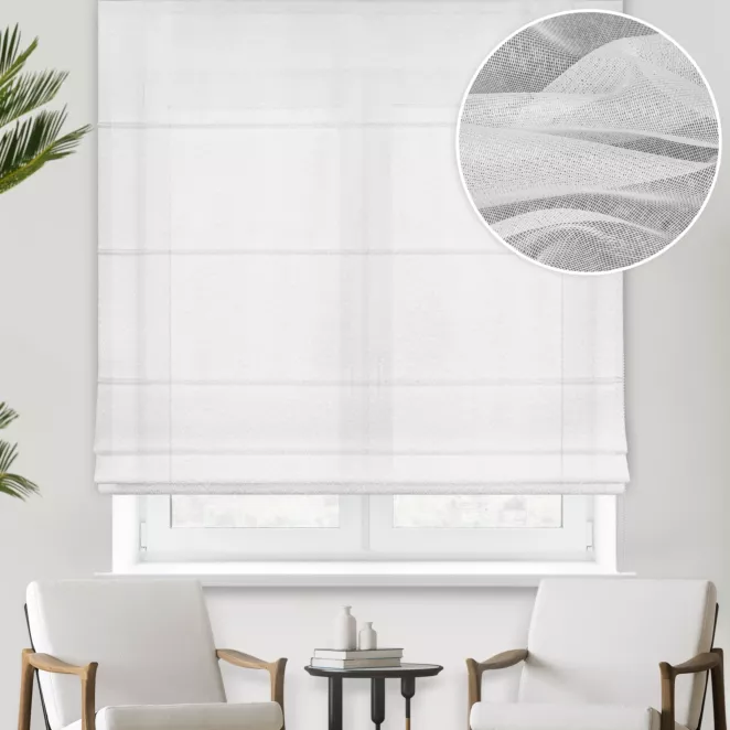 Roleta rzymska biała z gładkiej matowej markizety o gęstym splocie, wykończona obciążnikiem