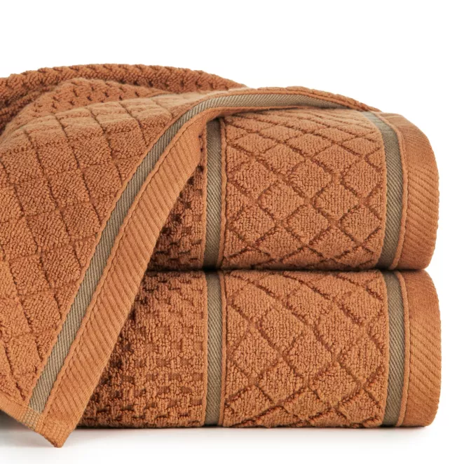 Ręcznik kąpielowy 70x140 cm bawełniany kolor ceglasty o strukturze krateczki z ozdobną bordiurą 500 g/m2 FAVORI