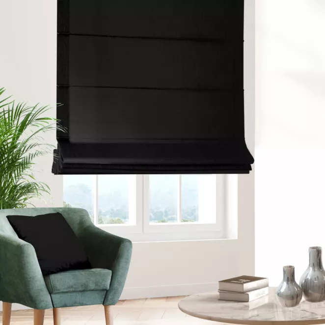 Roleta rzymska czarna z miękkiej tkaniny w drobny wzór jodełkowy