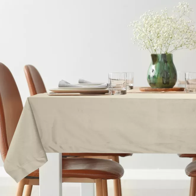 Obrus beżowy 140x220 cm welwetowy MELINDA z ozdobną listwą