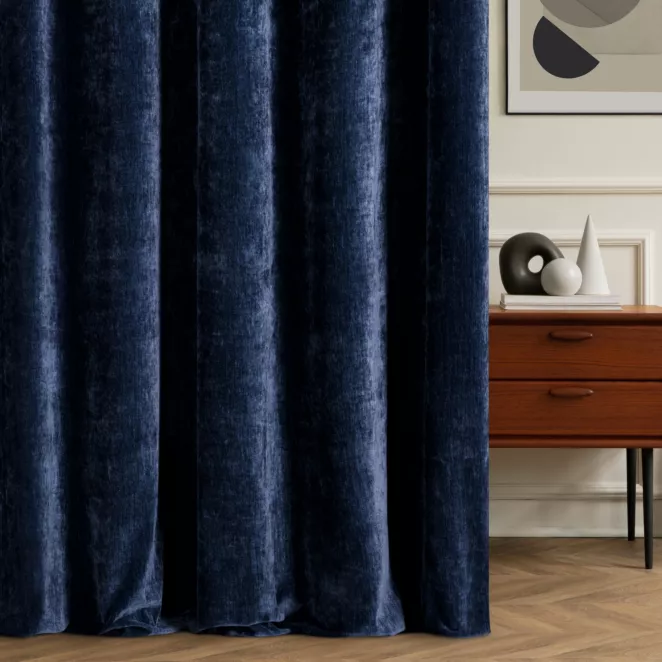 Zasłona szyta na taśmie 5 cm granatowa z miękkiej w dotyku tkaniny szenilowej