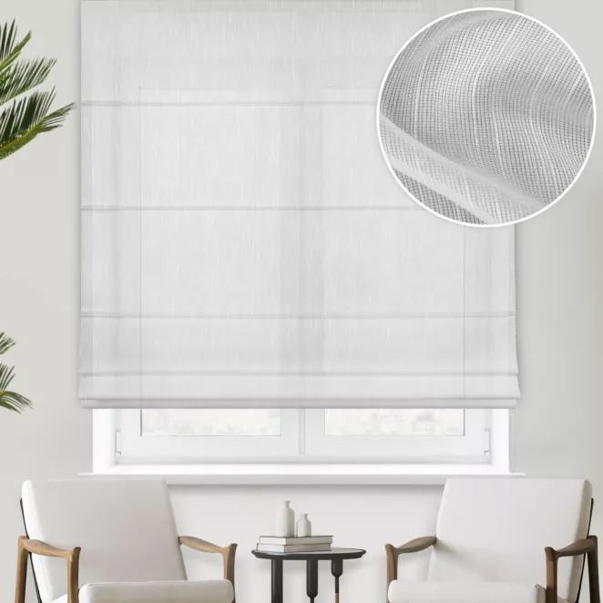 Roleta rzymska biała matowa z efektem pionowych prążków, wykończona obciążnikiem