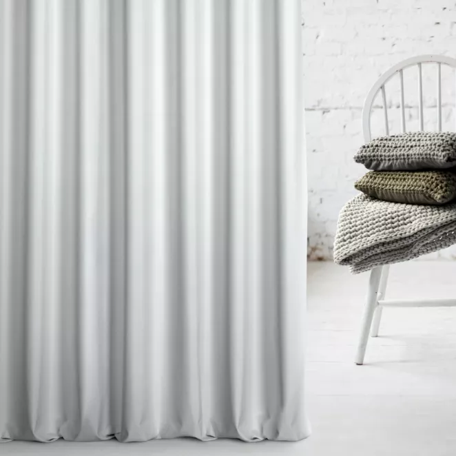 Zasłona szyta na taśmie 5 cm naturalna z gładkiej tkaniny typu Blackout zaciemniającej 100%