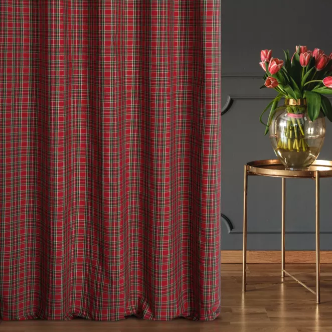 Zasłona szyta na taśmie 5 cm czerwono zielona z delikatnej tkaniny w kratkę zdobionej lurex nicią