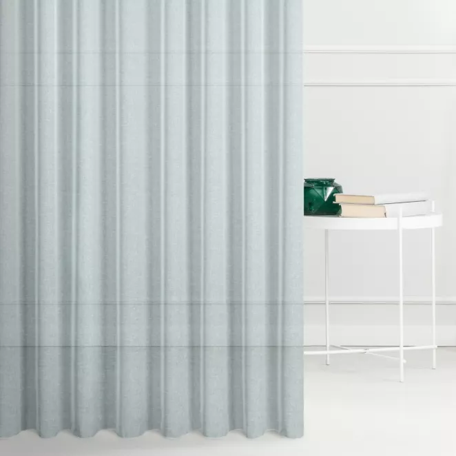 Firana szyta na taśmie 5 cm miętowa z gładkiej matowej etaminy o naturalnym splocie, wykończona obciążnikiem