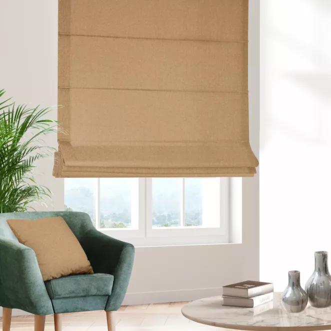 Roleta rzymska złocista z tkaniny o naturalnym splocie w stylu eko