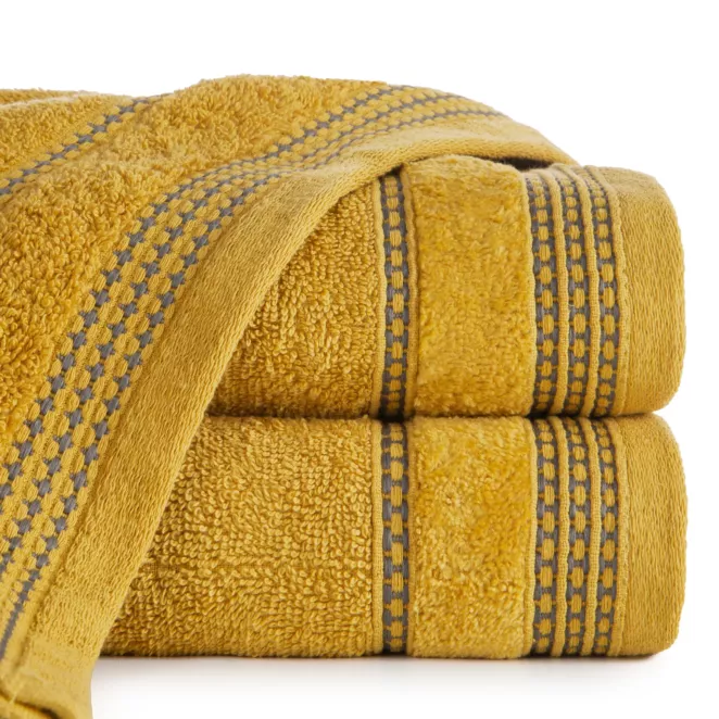 Ręcznik kąpielowy 50x90 cm bawełniany kolor musztardowy z delikatną ozdobną bordiurą 500 g/m2 AMANDA