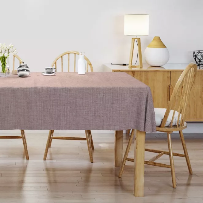 Obrus szyty pudrowo różowy z szenilowej tkaniny z dodatkiem połyskującej nici