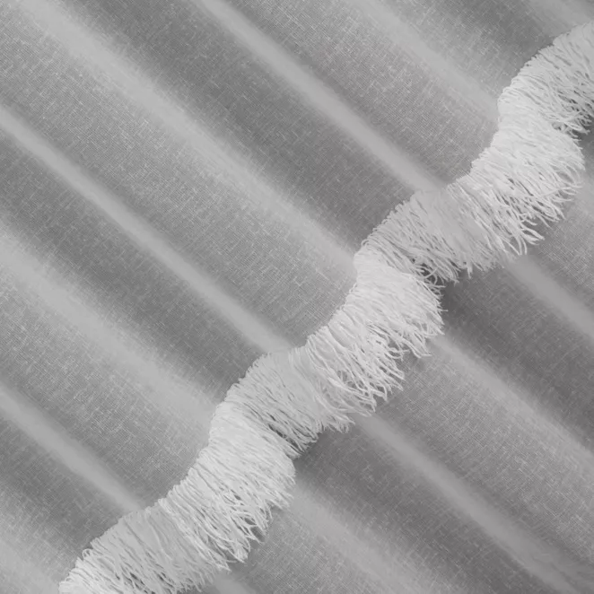 E107/4 Firana szyta na taśmie 5 cm naturalna z matowej, miękkiej tkaniny ozdobionej szenilowymi frędzlami Italissima Eva Minge