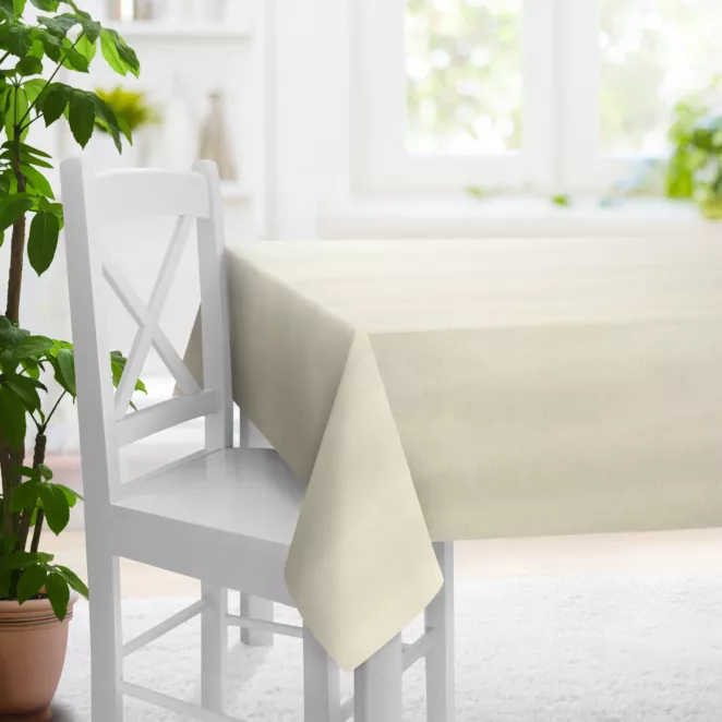 Obrus szyty kremowo złoty z gładkiej tkaniny przeplatanej błyszczącą lureksową nicią