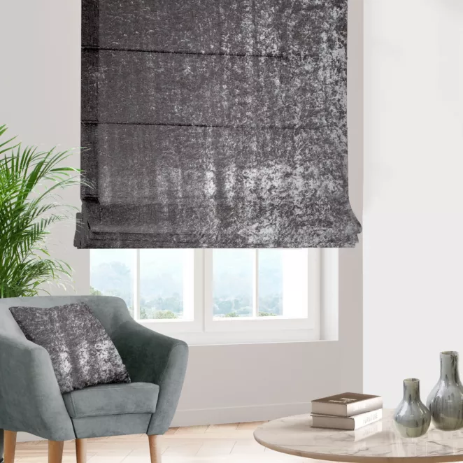 Roleta rzymska srebrna z miękkiej tkaniny welwetowej z efektem kreszowania