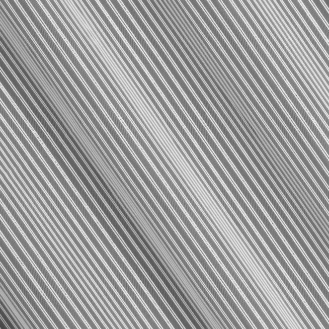 P250/1 Firana szyta na taśmie 5 cm biało srebrna tkanina w cienkie pionowe pasy, zdobione połyskującą nicią w srebrnym kolorze, wykończona obciążnikiem