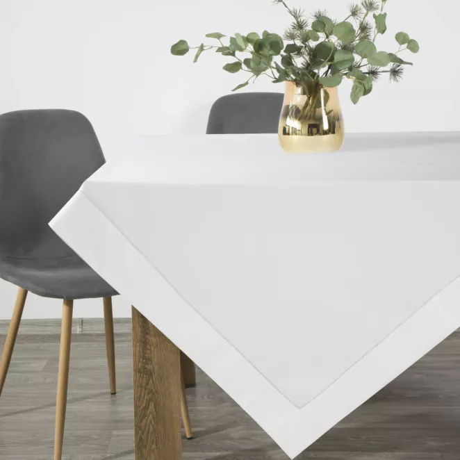 Obrus biały 140x180 cm MADELE z delikatną srebrną wypustką