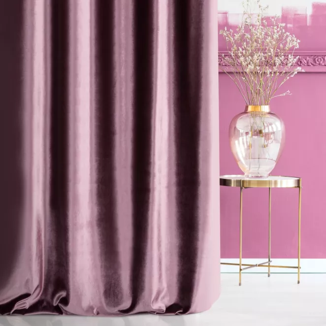 Zasłona szyta na taśmie 5 cm SAFARI liliowa z miękkiej welwetowej tkaniny z połyskiem