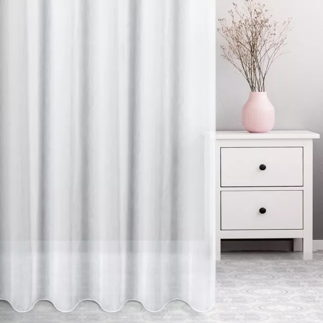Firana szyta na taśmie 5 cm biała z delikatnej tkaniny typu batyst wykończonej obciążnikiem