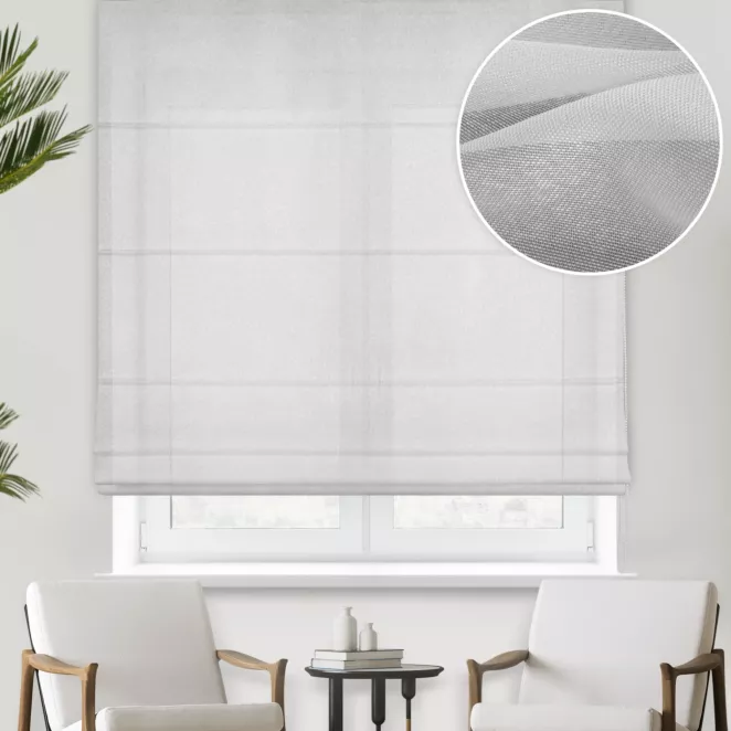 Roleta rzymska biała z gładkiej perłowej etaminy o naturalnym splocie, wykończona obciążnikiem