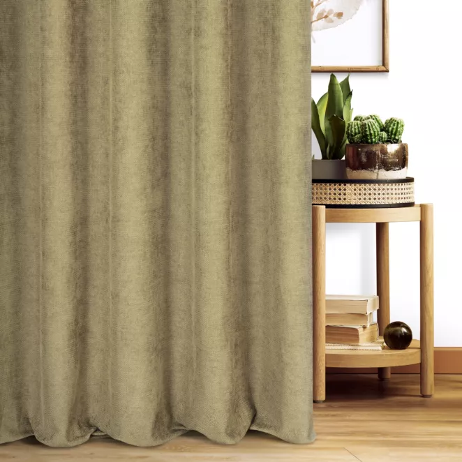Zasłona szyta na taśmie 5 cm oliwkowa z miękkiej w dotyku tkaniny szenilowej