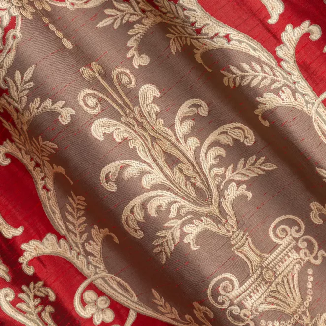 L57/1 Zasłona szyta na taśmie 5 cm BRANDON bordowo złota z wyrazistym ornamentowym wzorem