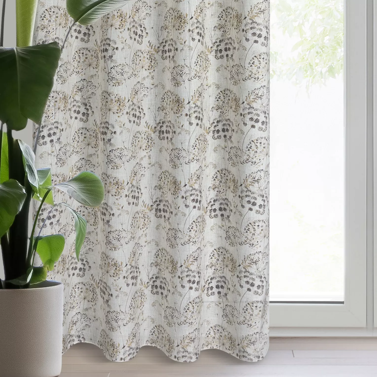 Zasłona naturalno, brazowa z tkaniny z dodatkiem lnu zdobiona nadrukiem polnych kwiatów 140x250 cm przelotka - MIRA