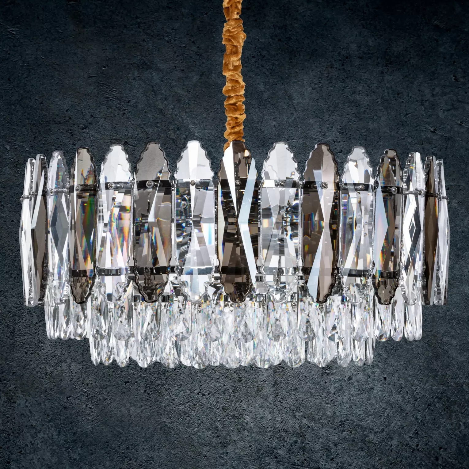Lampa wisząca do salonu transparentno, złota  z zwisającymi kryształkami, z możliwością regulacji wysokości 60 x 150 cm NELA