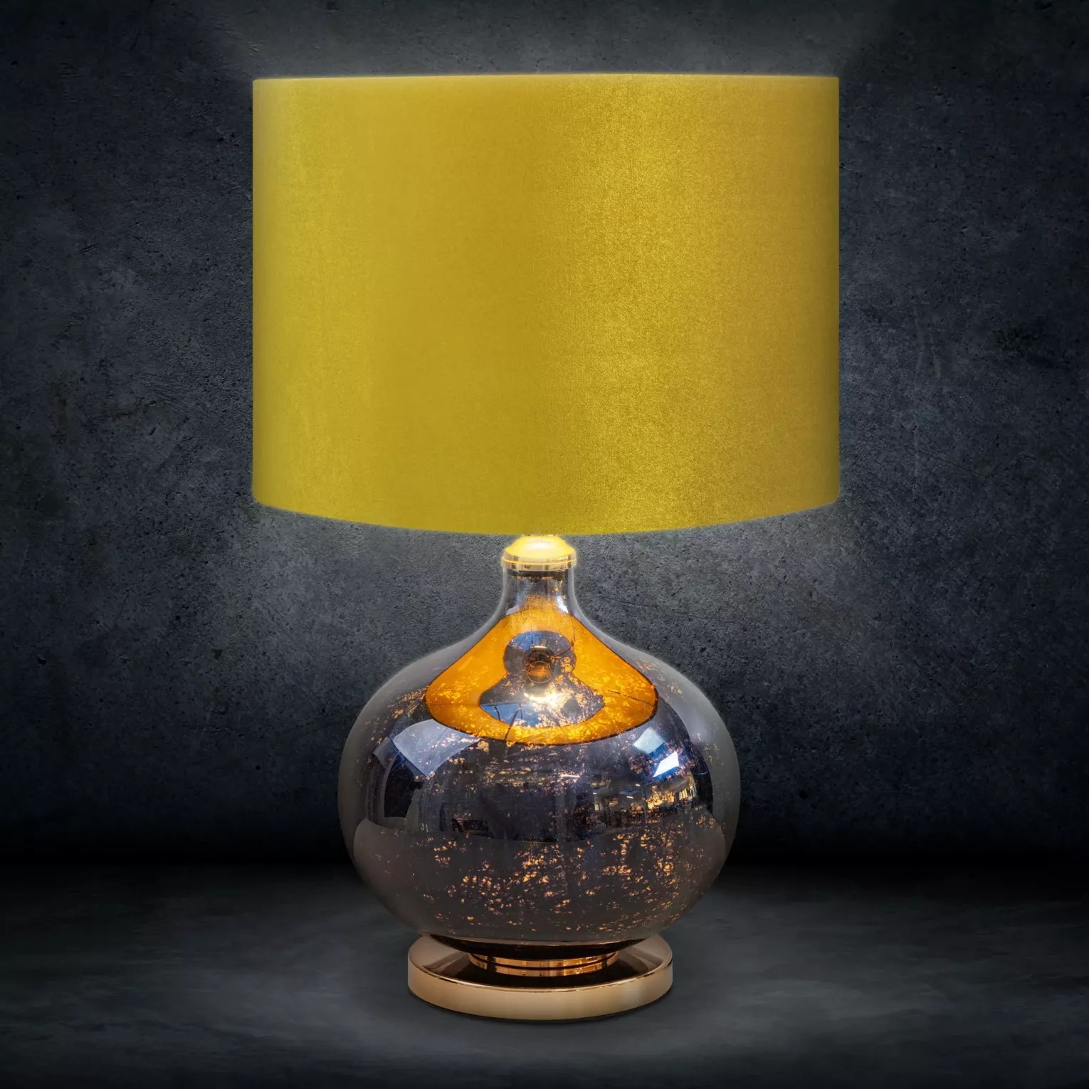 Lampa stołowa KATIE na szklanej podstawie z przecieranego szkła czarno-złota z welwetowym złotym abażurem