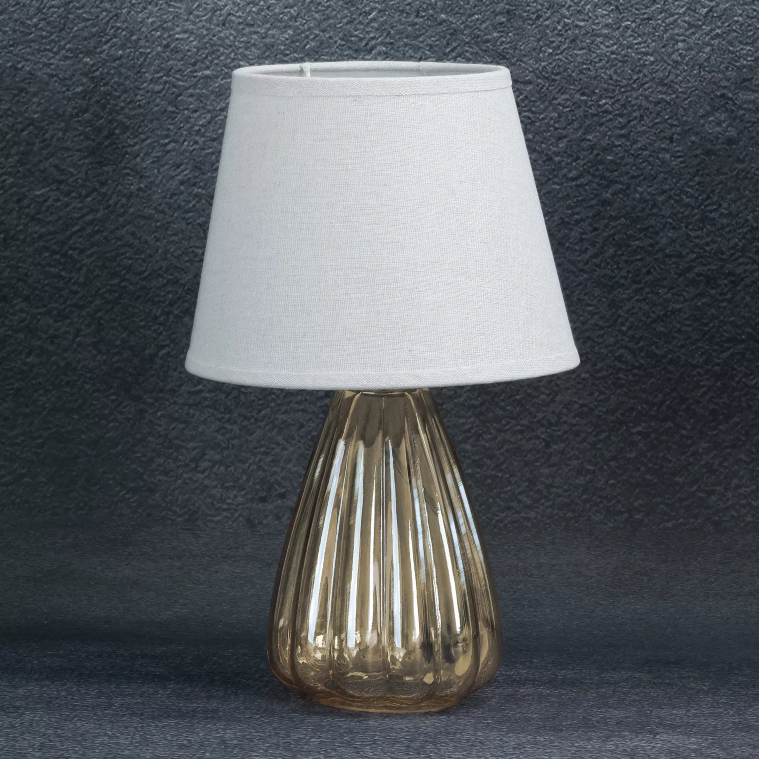 Lampa kremowo-złota  z wytłaczaną szklaną podstawą średnica 20x33 cm DEVIN