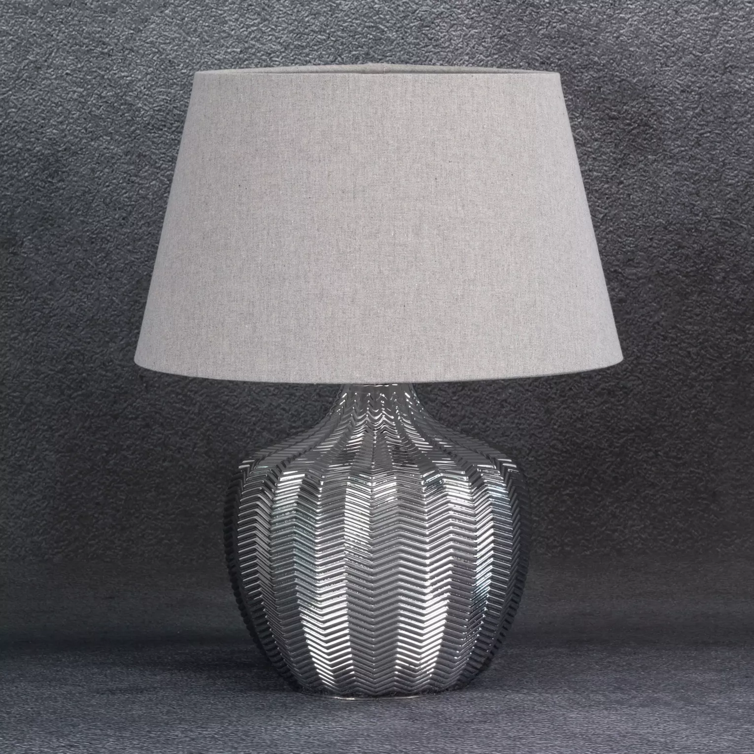 Lampa stalowa  z wytłaczaną szklaną podstawą średnica 38x48 cm ADORE