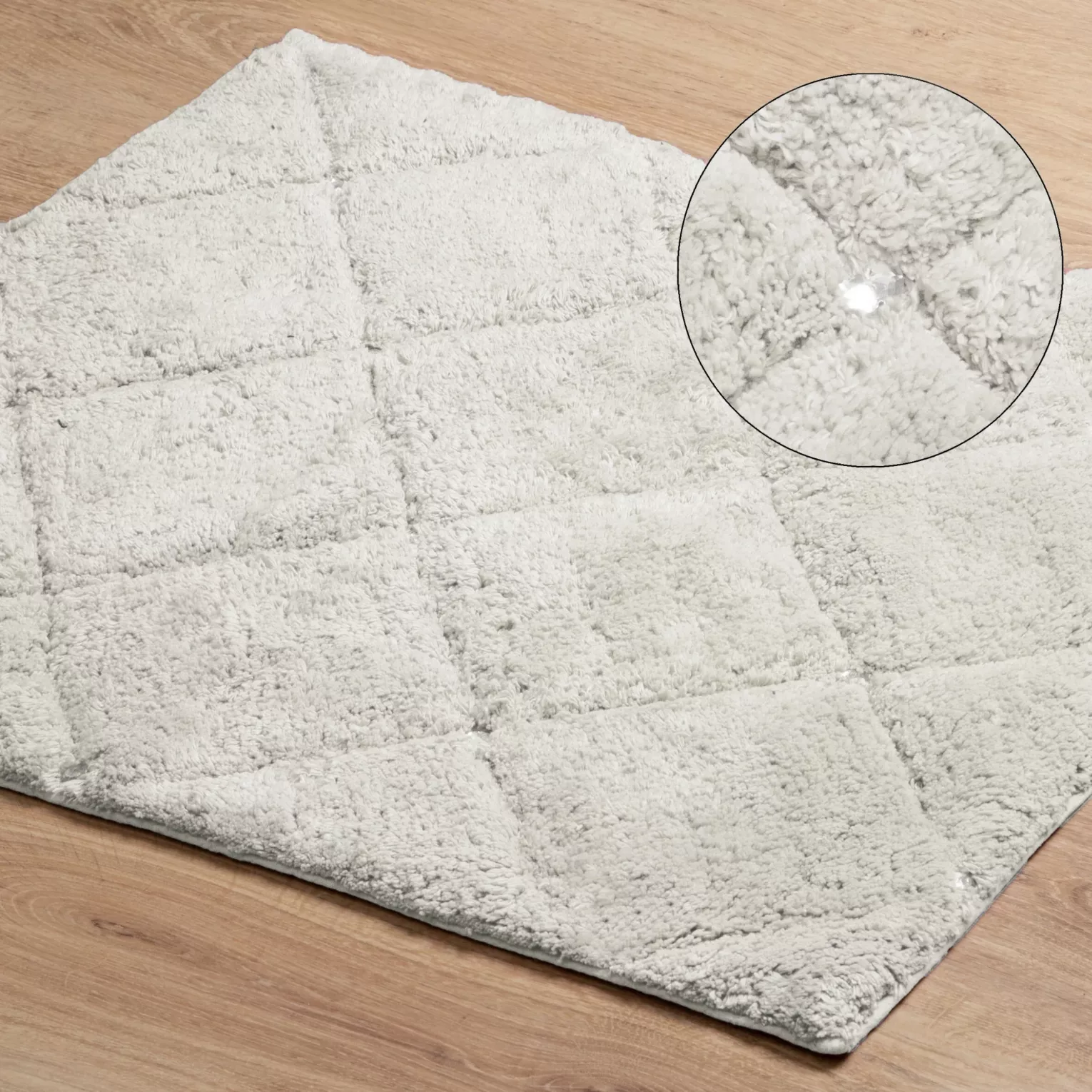 Dywanik łazienkowy bawełniany zdobiony geometrycznym wzorem z kryształkami 60x90 cm CHIC