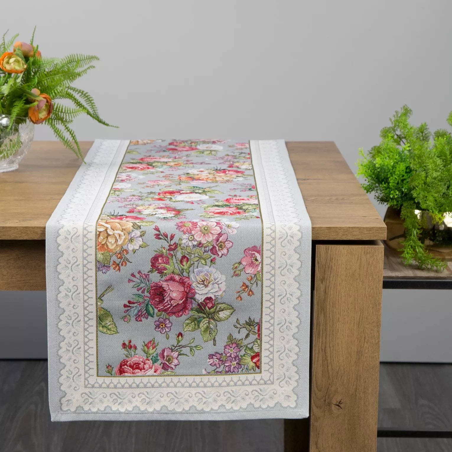 Bieżnik na stół popielato, różowy 45x140 cm gobelinowy zdobiony tkanym motywem kwiatowym